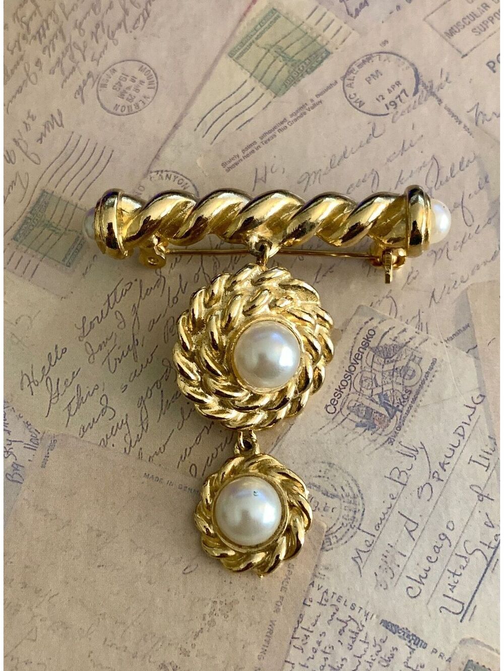 Vintage Elegant Gold-Tone Bar Pin with Faux Pearl Drops - Classic Chic Accessory